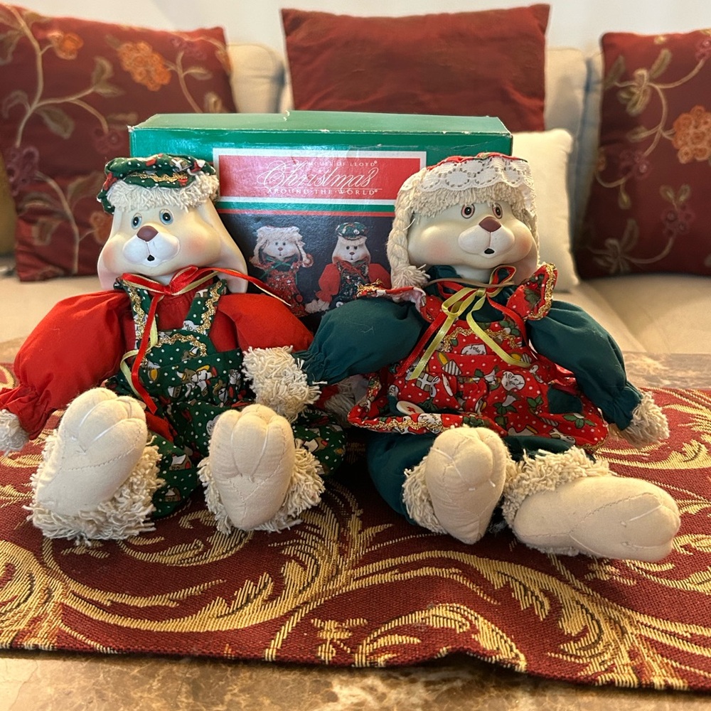 House of Lloyd - Hip & Hop Christmas Bunnys